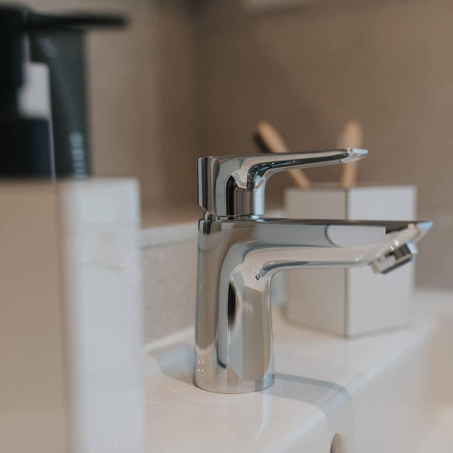 Basin mixer tap