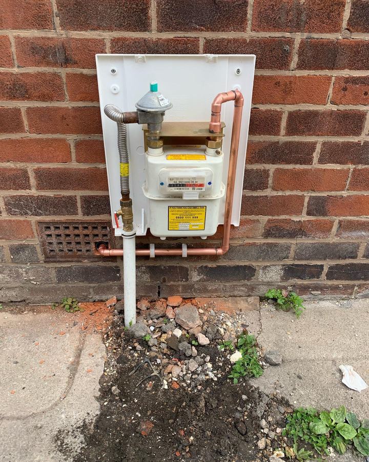 Gas meter and supply re-run